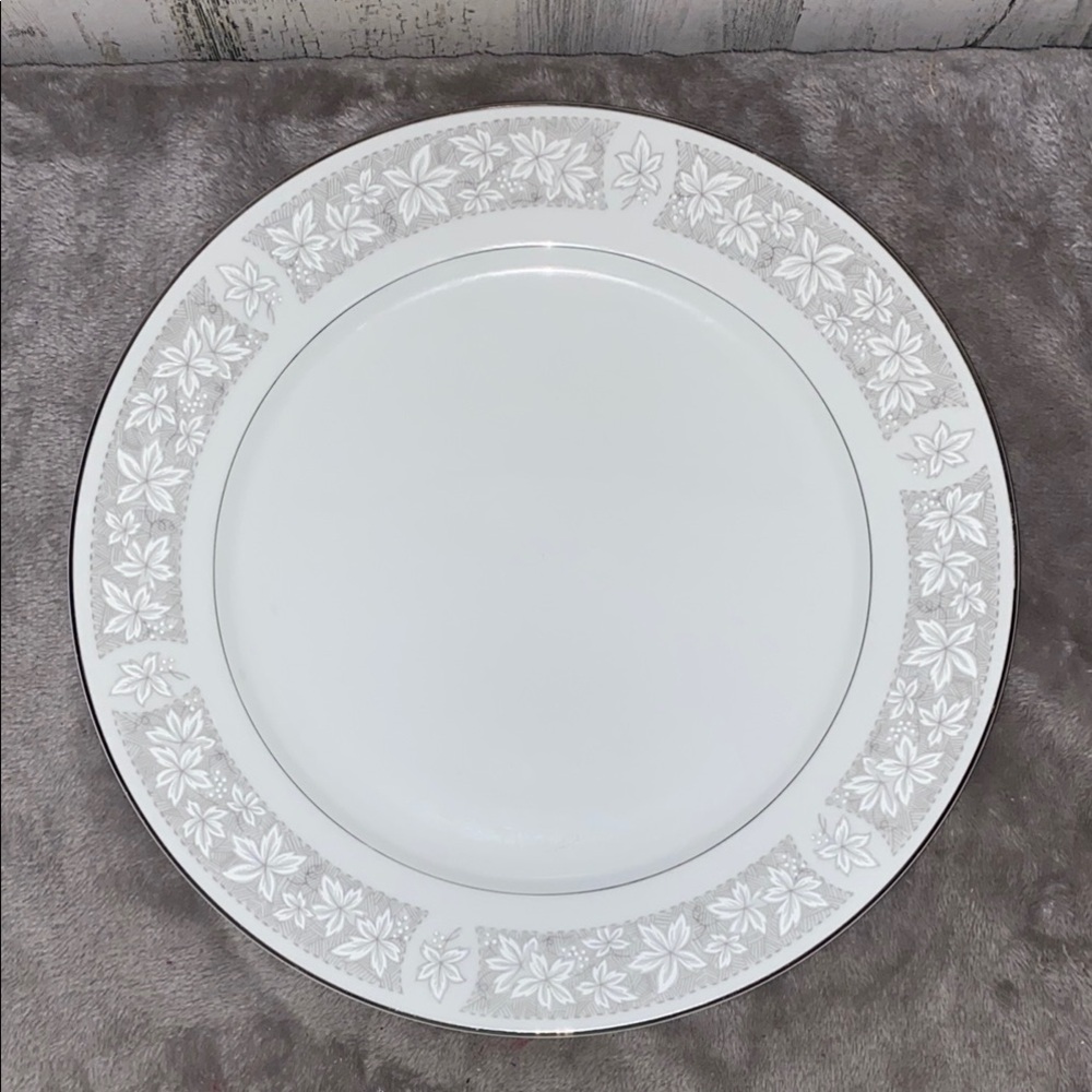 Elegant White Floral Madeira Round Plattter